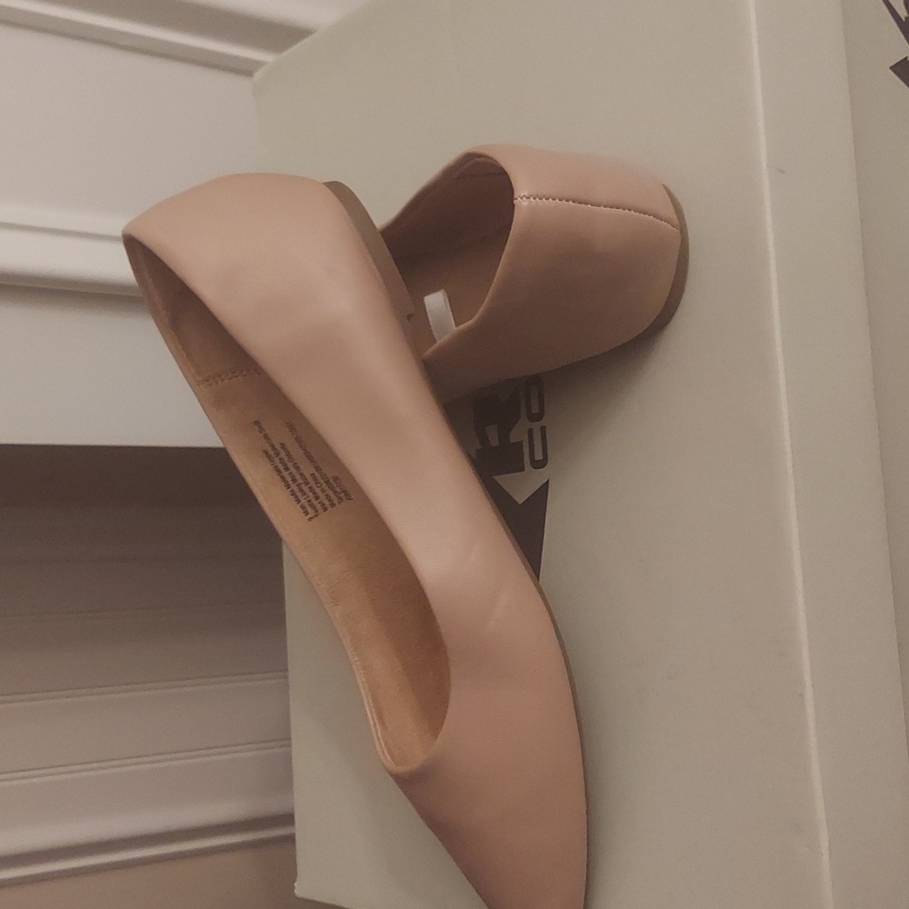 Shoes - Picture 2 of 5